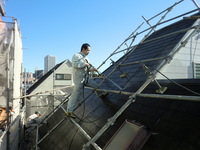 屋根・壁全体を高圧洗浄します。